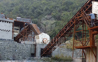 反擊式破碎機生產(chǎn)現(xiàn)場